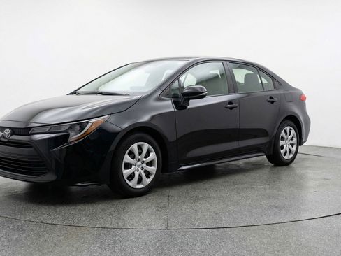 Used 2025 Toyota Corolla LE FWD image 3