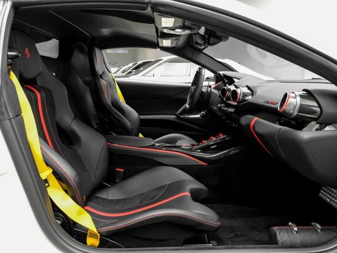 Used 2022 Ferrari 812 GTS RWD image 39