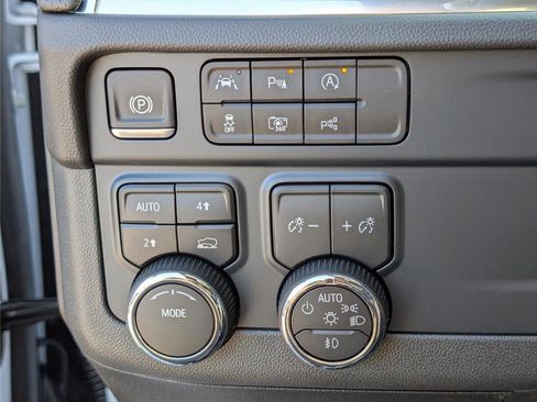 New 2026 Chevrolet Suburban Premier image 21