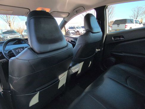 Used 2021 Toyota Prius L Eco image 19