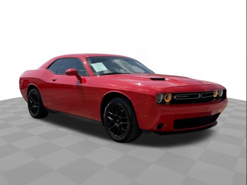 Used 2021 Dodge Challenger SXT RWD image 7