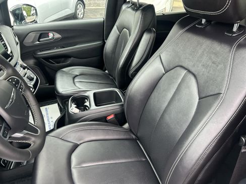 Used 2026 Chrysler Voyager LX FWD image 12