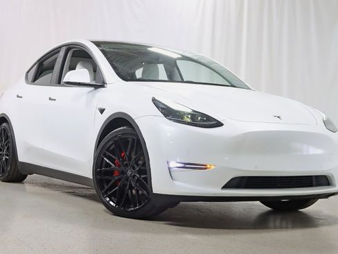 Used 2022 Tesla Model Y Performance image 7