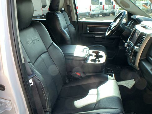 Used 2018 RAM 1500 Laramie image 32