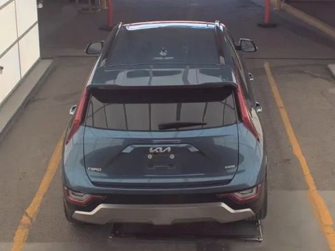 Used 2023 Kia Niro SX Touring FWD image 3