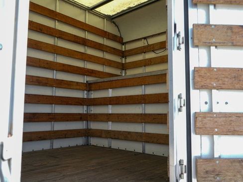 Used 2017 Ford F550 2WD Regular Cab Super Duty image 19