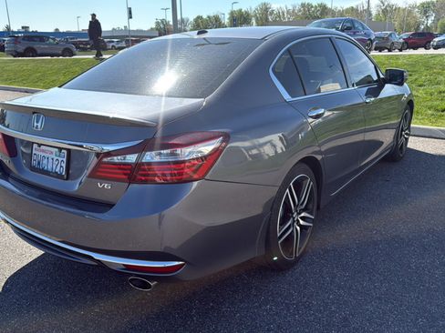 Certified 2017 Honda Accord EX-L image 8