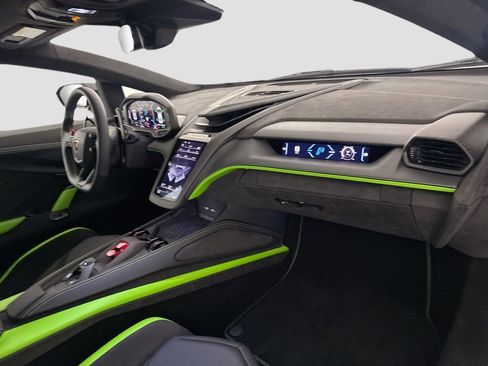 Used 2026 Lamborghini Revuelto image 31