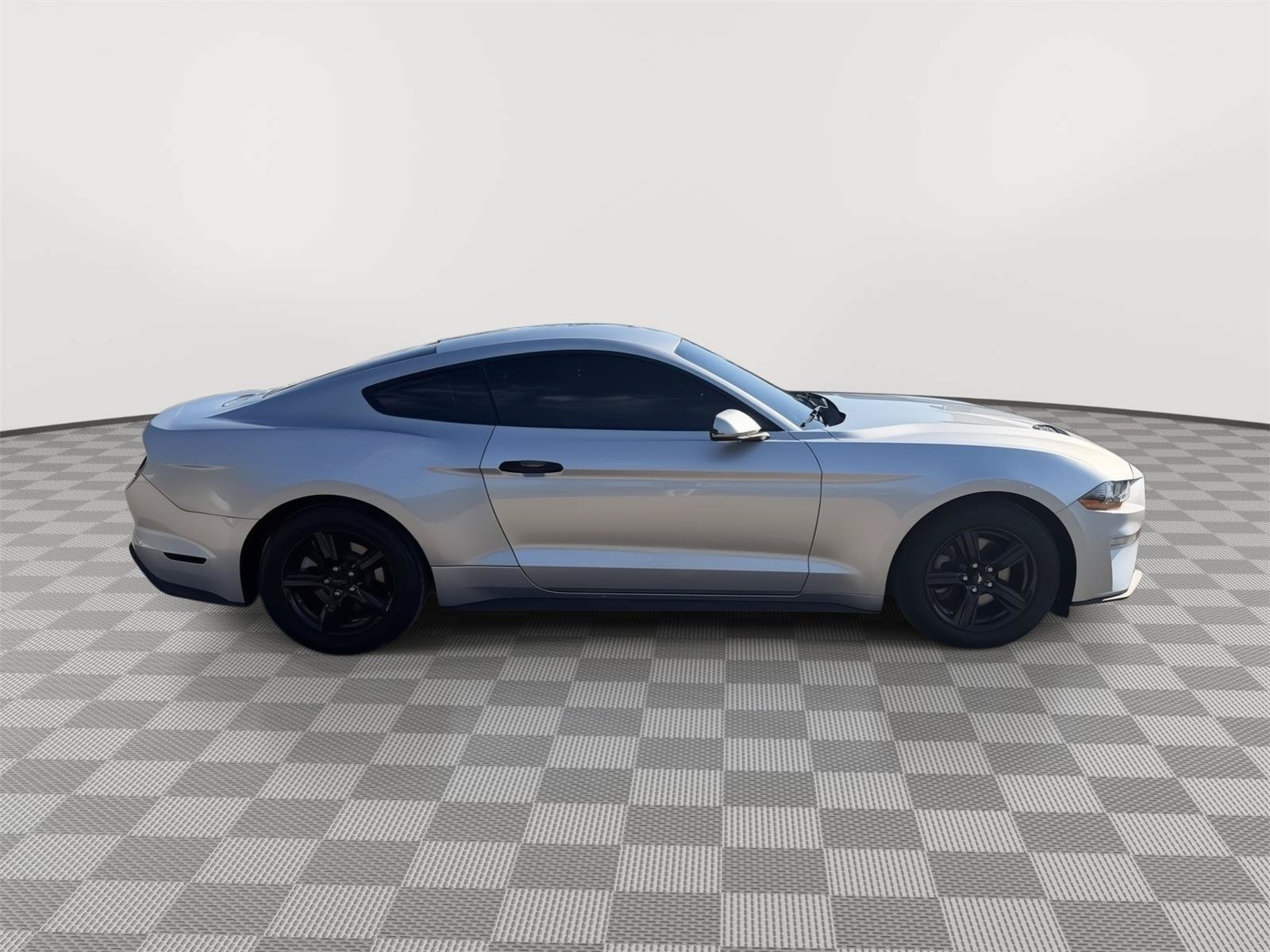 Used 2018 Ford Mustang Coupe RWD image 8