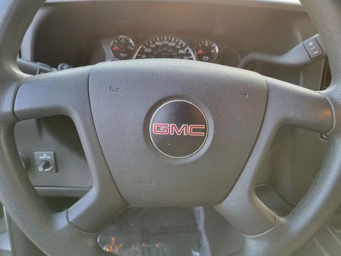 Used 2017 GMC Savana 2500 image 26