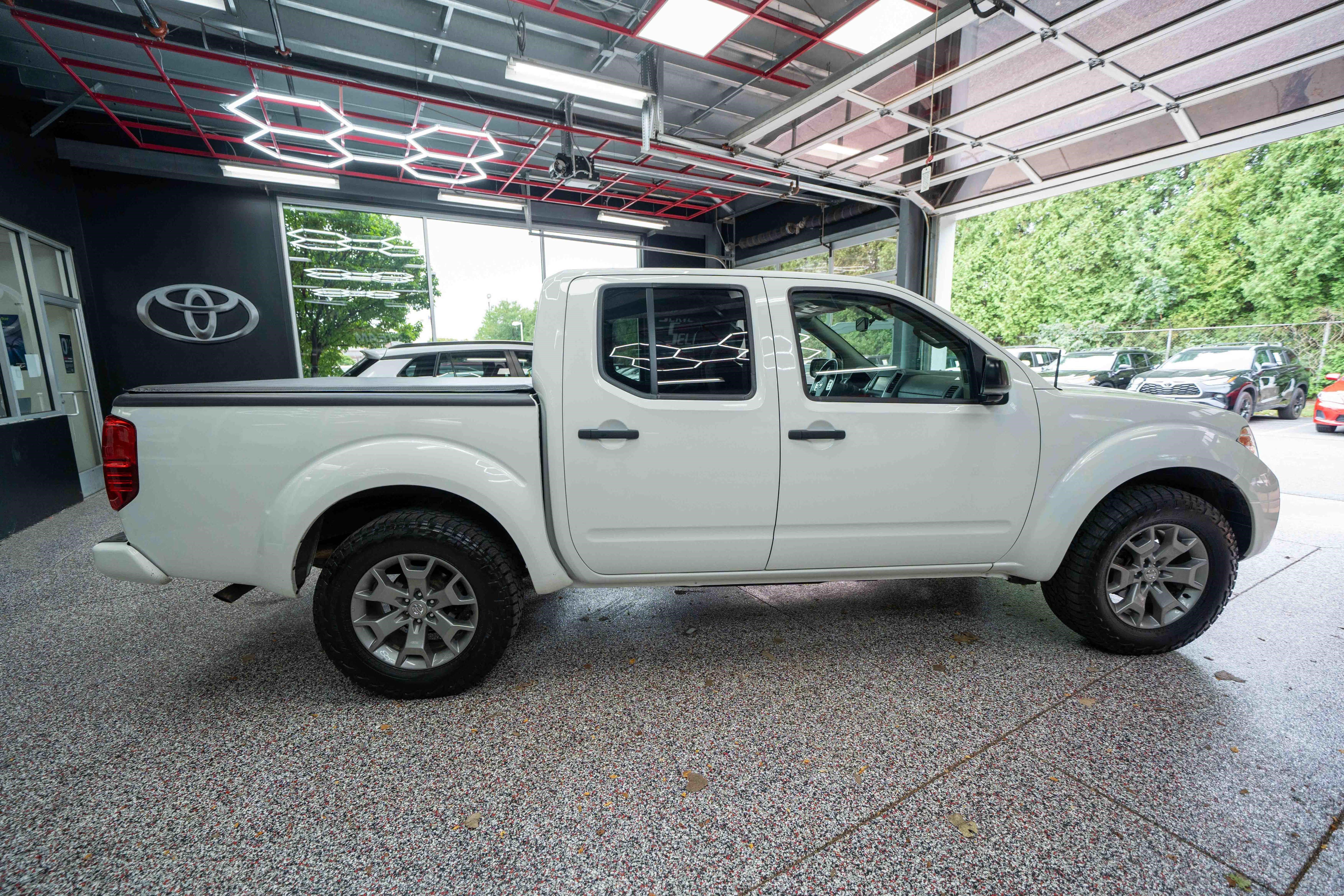 Used 2020 Nissan Frontier SV AWD/4WD image 4