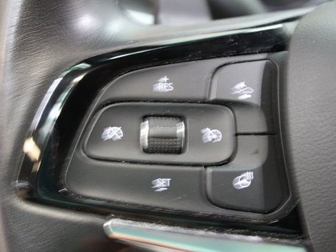 Used 2022 Buick Enclave Essence image 14