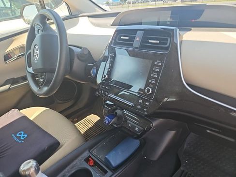 Used 2022 Toyota Prius LE FWD image 6