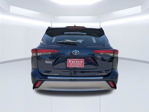 Used 2023 Toyota Highlander Platinum FWD image 5