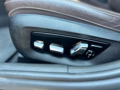 Used 2018 BMW M550i xDrive image 23