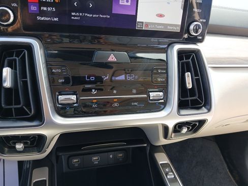Used 2023 Kia Sorento EX w/ Panoramic Sunroof Package FWD image 16