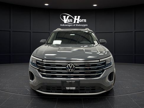 Used 2025 Volkswagen Atlas SEL AWD/4WD image 2