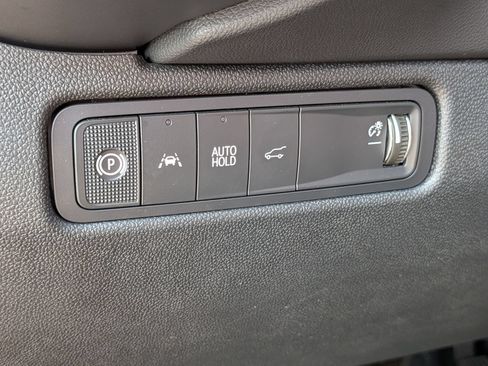 Used 2025 Chevrolet Equinox EV RS FWD image 17