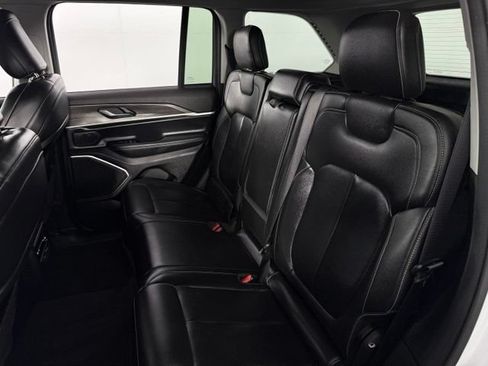 Used 2022 Jeep Grand Cherokee Limited AWD/4WD image 15