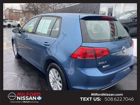Used 2017 Volkswagen Golf S image 3