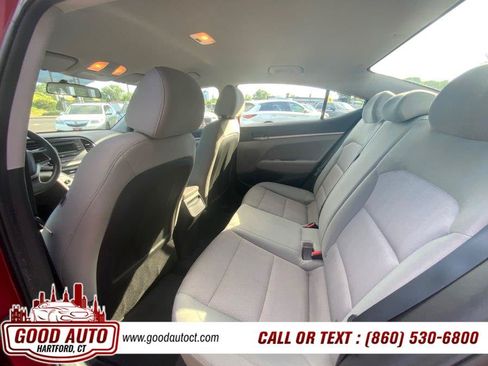 Used 2017 Hyundai Elantra SE w/ Cargo Package FWD image 12