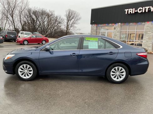 Used 2016 Toyota Camry LE image 3