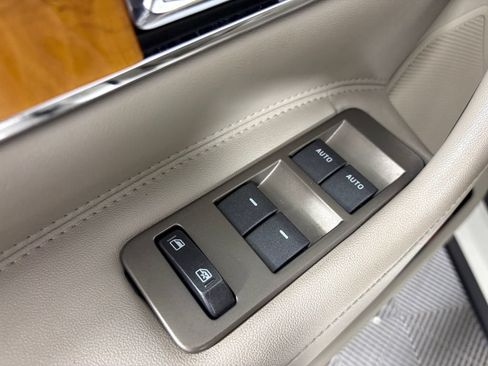 Used 2013 Lincoln MKX FWD image 12