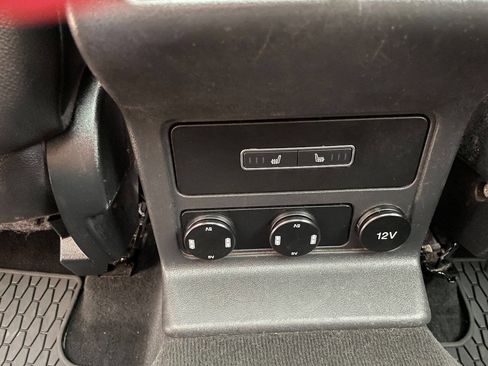 Used 2018 Jaguar F-PACE image 30