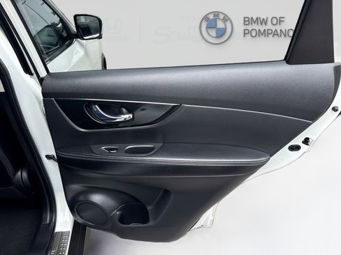 Used 2017 Nissan Rogue SL image 29