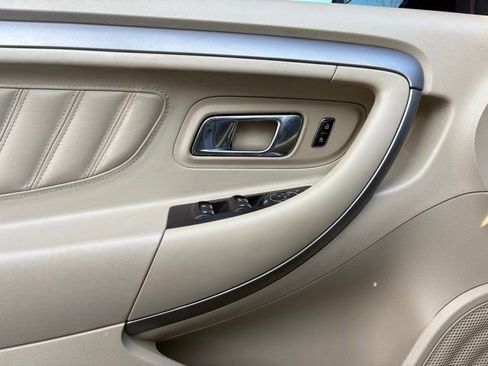 Used 2016 Ford Taurus SE image 26