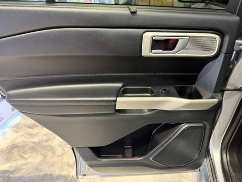 Used 2023 Ford Explorer Limited image 36
