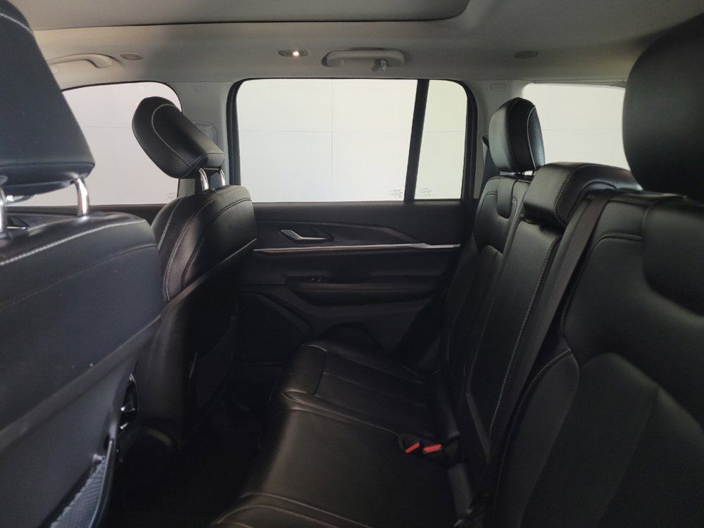 Used 2023 Jeep Grand Cherokee Limited AWD/4WD image 18