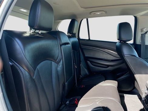 Used 2020 Buick Envision Essence image 28