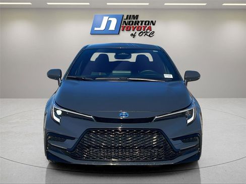 Used 2024 Toyota Corolla SE image 2