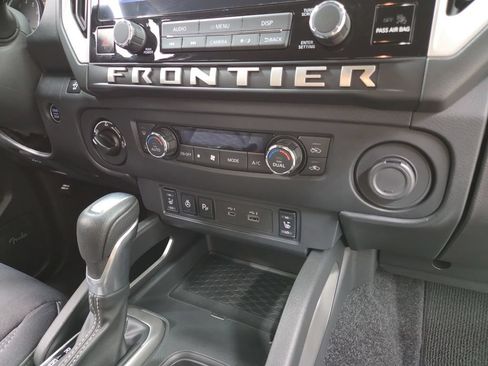 Used 2025 Nissan Frontier SV w/ SV Convenience Package AWD/4WD image 16