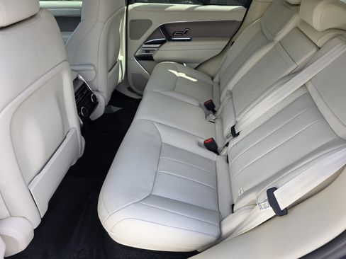 Certified 2025 Land Rover Range Rover SE image 14