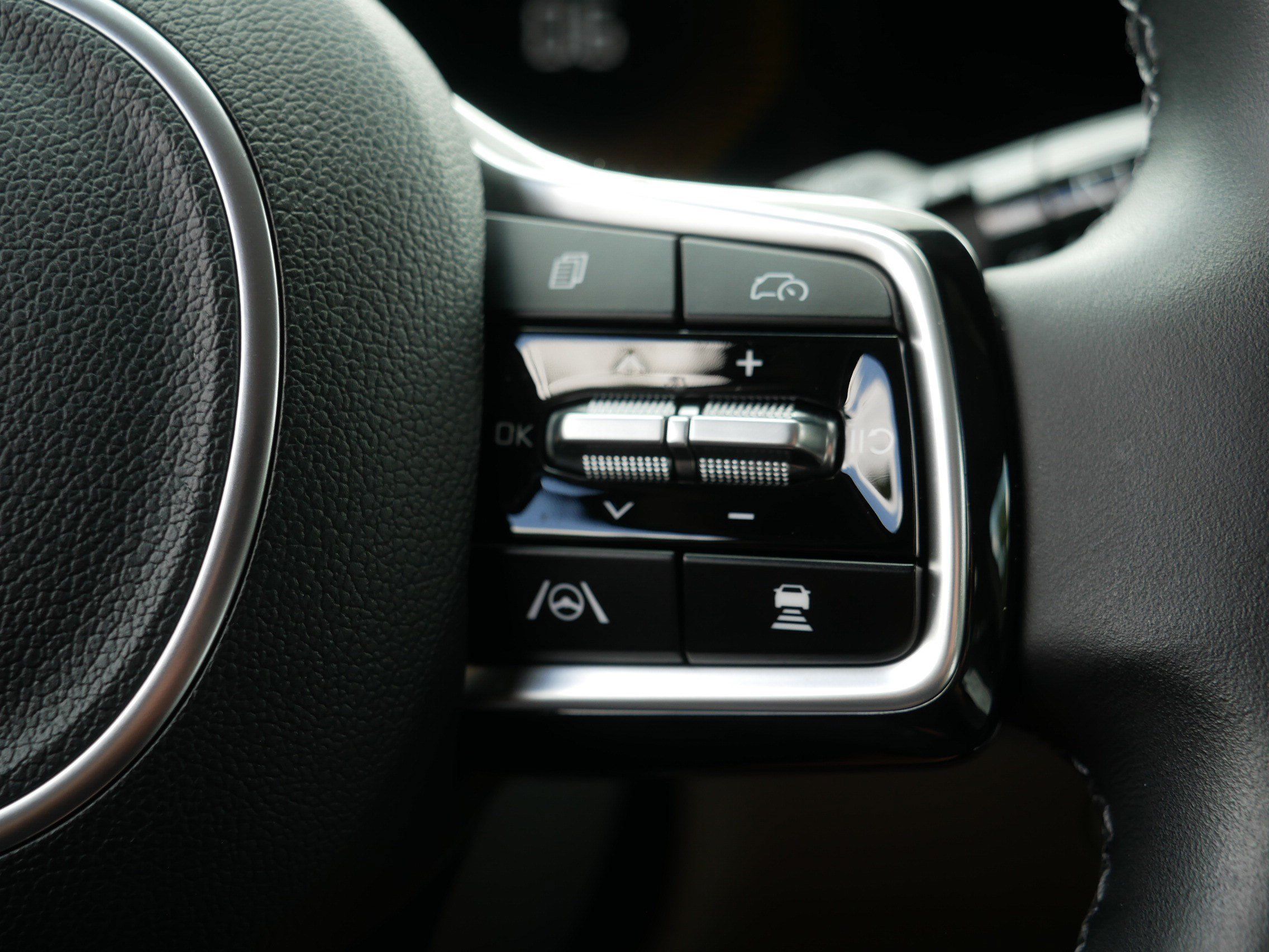Certified 2026 Kia Carnival FWD image 29