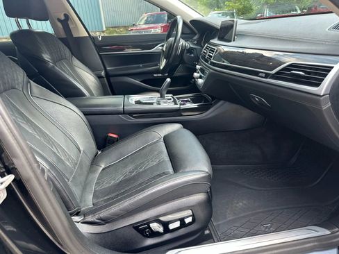 Used 2018 BMW 750i xDrive image 29