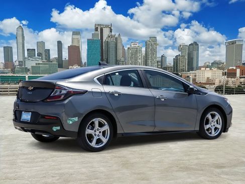 Used 2017 Chevrolet Volt LT FWD image 4