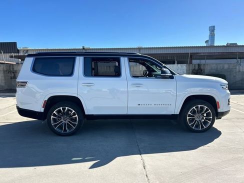 Used 2023 Jeep Grand Wagoneer Series III w/ HD Trailer Tow Package image 8