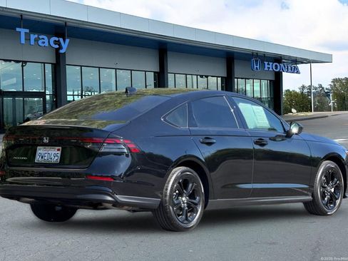 Certified 2025 Honda Accord SE image 6