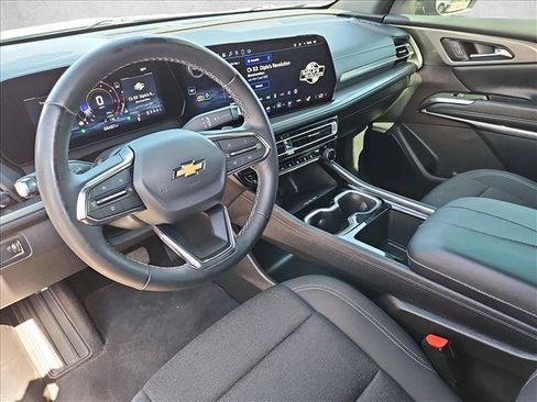 Used 2025 Chevrolet Traverse LT w/ Driver Confidence Package FWD image 13