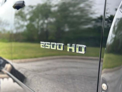 Used 2022 Chevrolet Silverado 2500 LT w/ Convenience Package AWD/4WD image 11