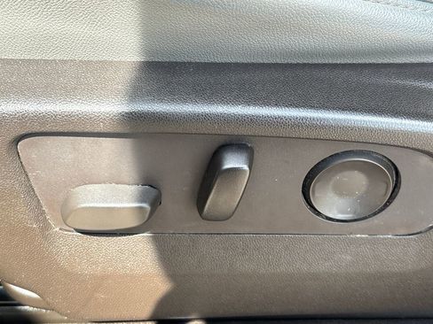 Used 2021 GMC Yukon SLT w/ SLT Luxury Plus Package image 8