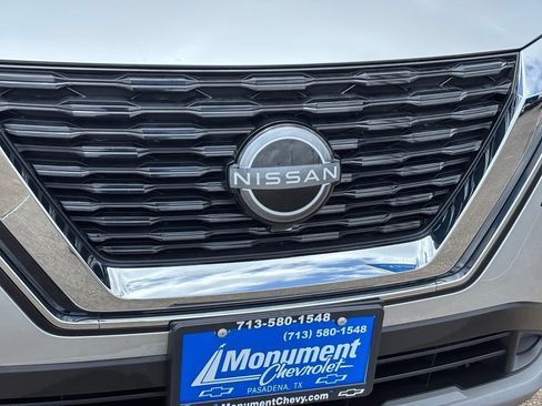 Used 2023 Nissan Rogue SV FWD image 4