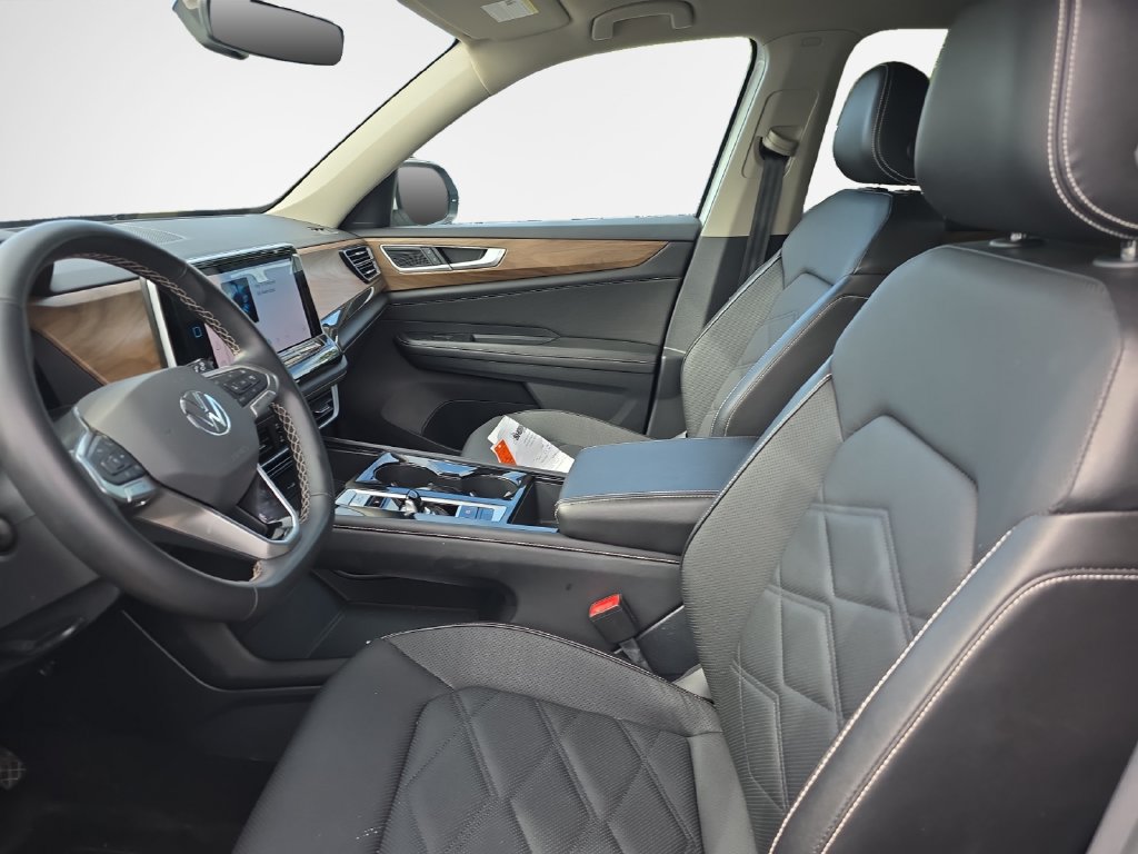 Used 2025 Volkswagen Atlas SE AWD/4WD image 12