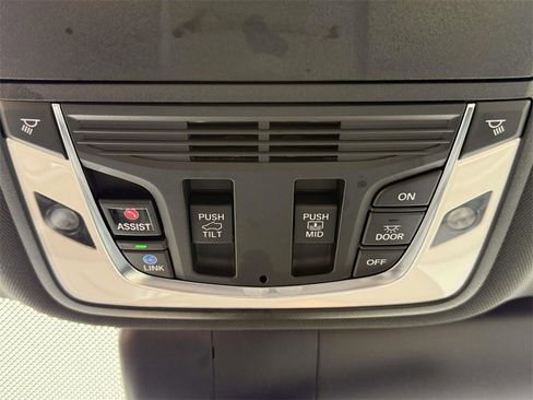 Certified 2025 Acura RDX SH-AWD image 27