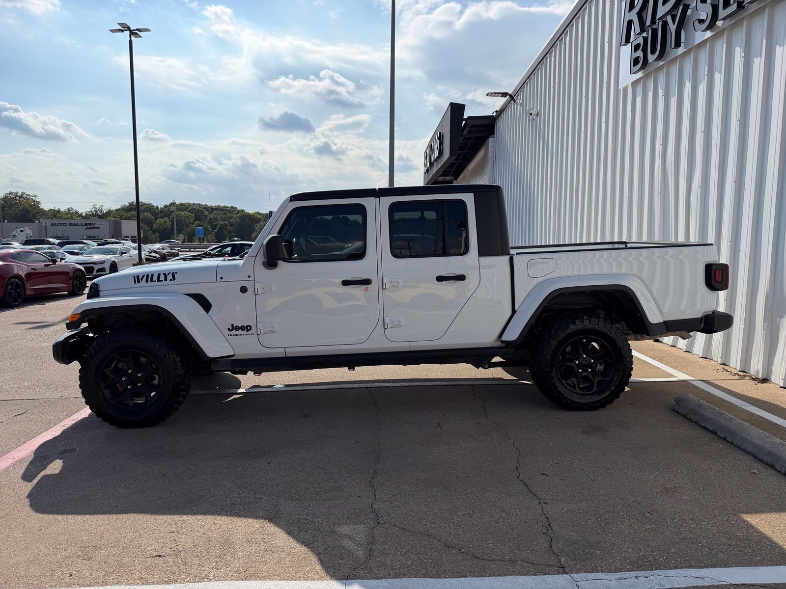 Used 2023 Jeep Gladiator Sport AWD/4WD image 3