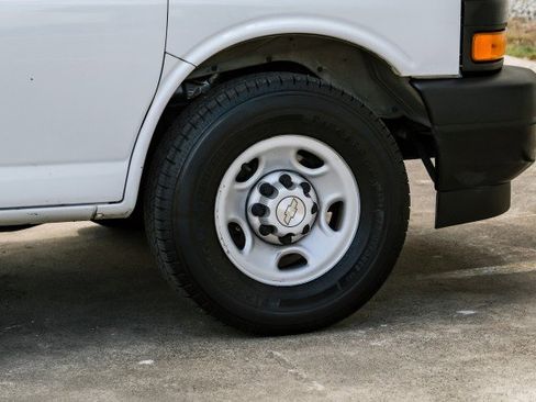 Used 2020 Chevrolet Express 2500 w/ Driver Convenience Package image 42