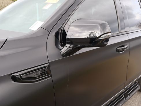 Used 2022 GMC Yukon SLT w/ SLT Premium Package image 16